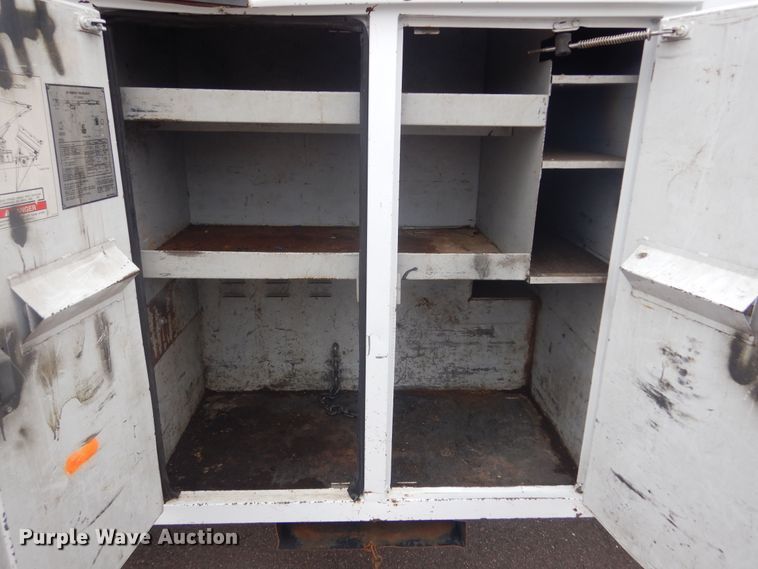 image for item KT9002 2002 GMC C7500  forestry bucket truck