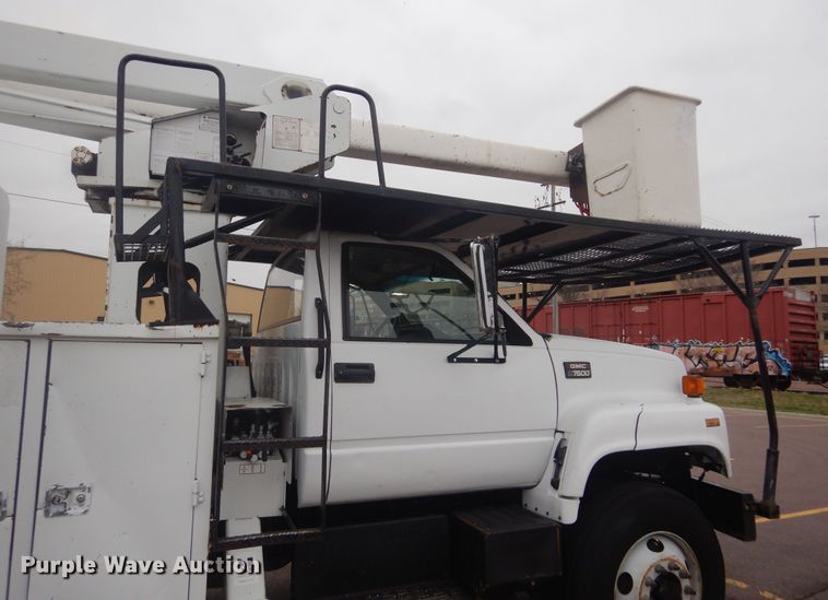 image for item KT9002 2002 GMC C7500  forestry bucket truck