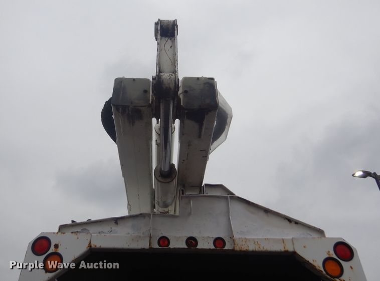 image for item KT9002 2002 GMC C7500  forestry bucket truck