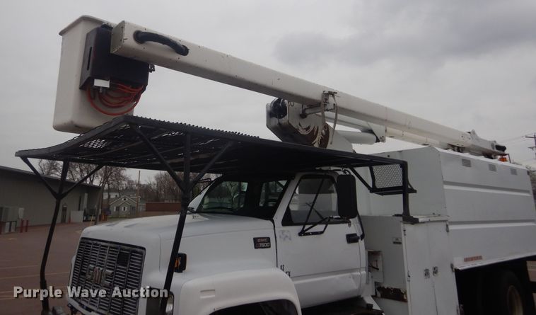 image for item KT9002 2002 GMC C7500  forestry bucket truck