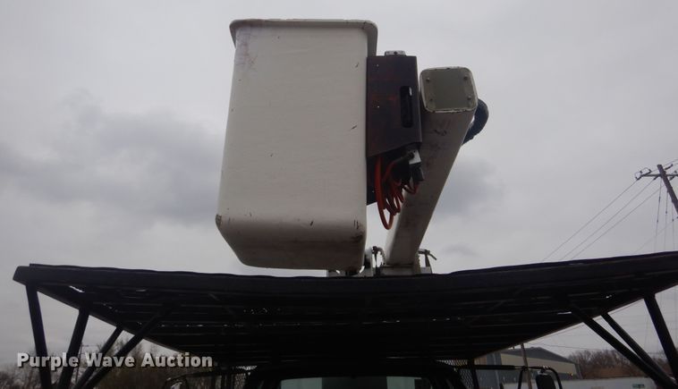 image for item KT9002 2002 GMC C7500  forestry bucket truck