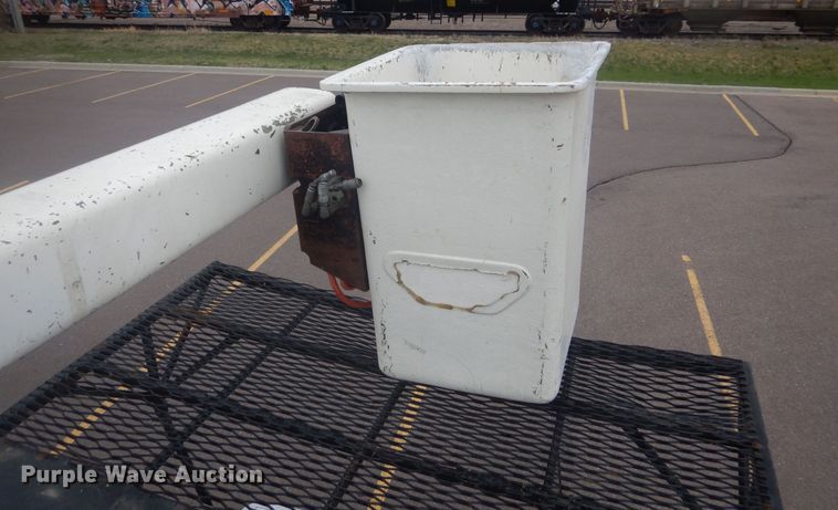 image for item KT9002 2002 GMC C7500  forestry bucket truck