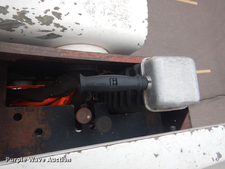 image for item KT9002 2002 GMC C7500  forestry bucket truck