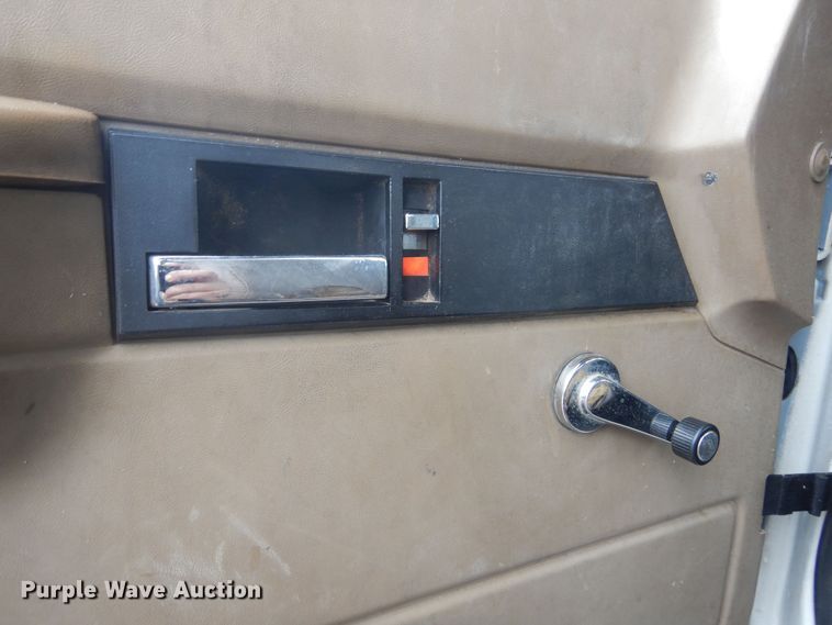 image for item KT9002 2002 GMC C7500  forestry bucket truck