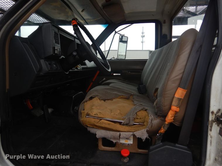 image for item KT9002 2002 GMC C7500  forestry bucket truck