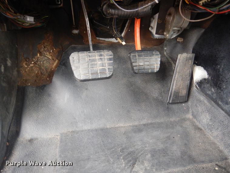 image for item KT9002 2002 GMC C7500  forestry bucket truck