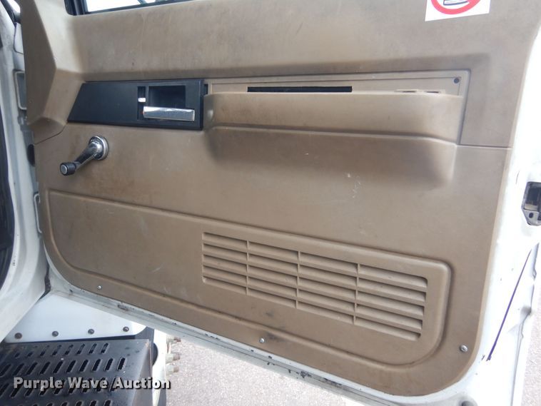 image for item KT9002 2002 GMC C7500  forestry bucket truck