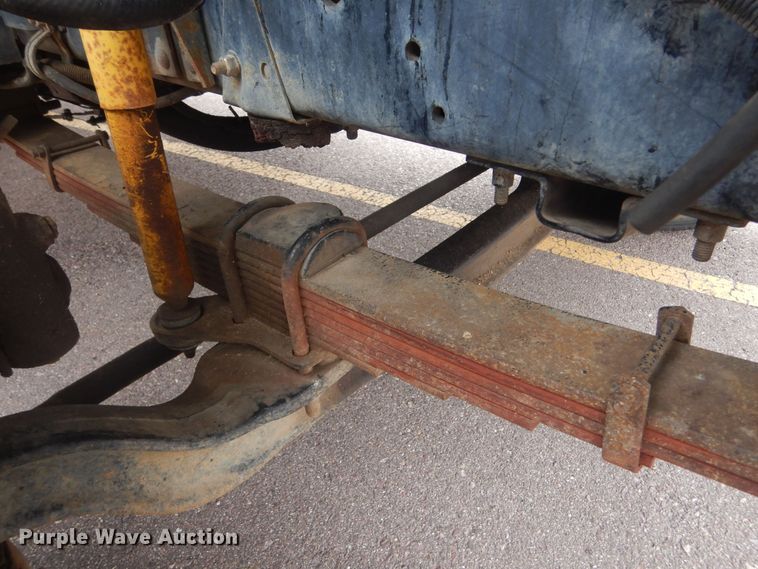 image for item KT9002 2002 GMC C7500  forestry bucket truck