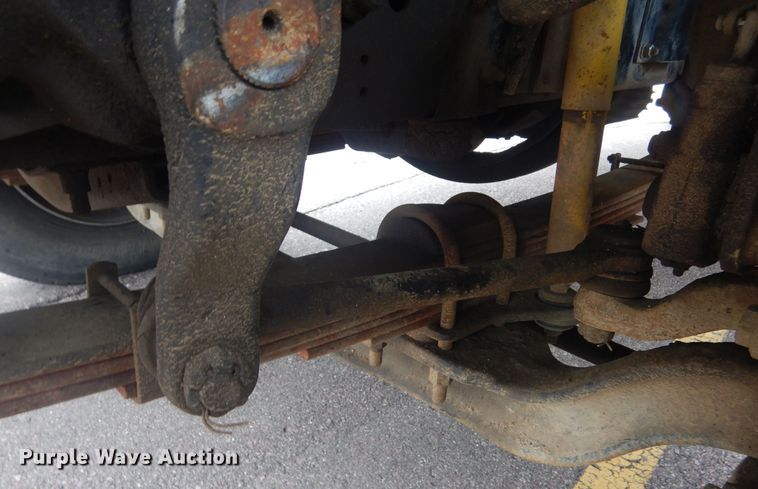 image for item KT9002 2002 GMC C7500  forestry bucket truck