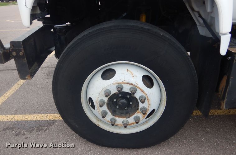 image for item KT9002 2002 GMC C7500  forestry bucket truck