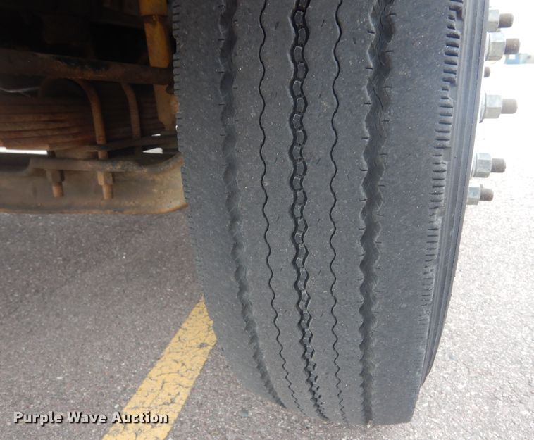 image for item KT9002 2002 GMC C7500  forestry bucket truck