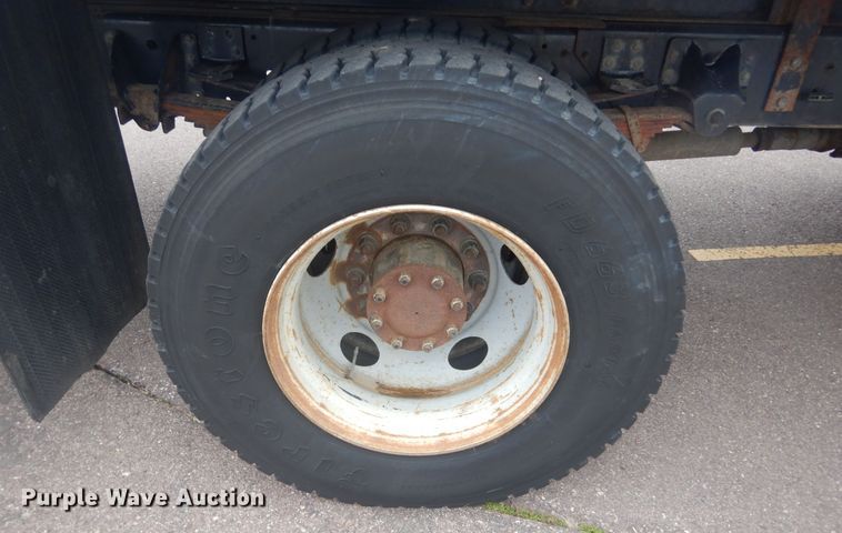 image for item KT9002 2002 GMC C7500  forestry bucket truck