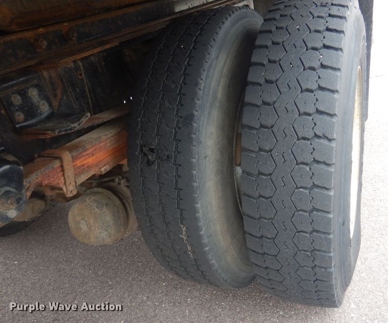 image for item KT9002 2002 GMC C7500  forestry bucket truck