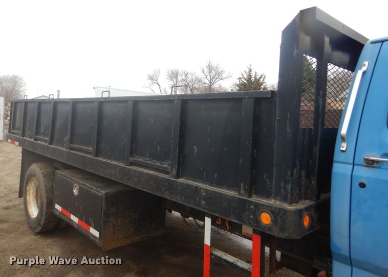 image for item KT9009 1996 Ford F700  dump flatbed truck