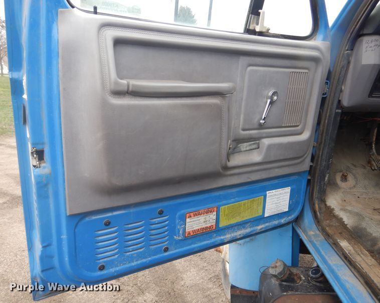 image for item KT9009 1996 Ford F700  dump flatbed truck