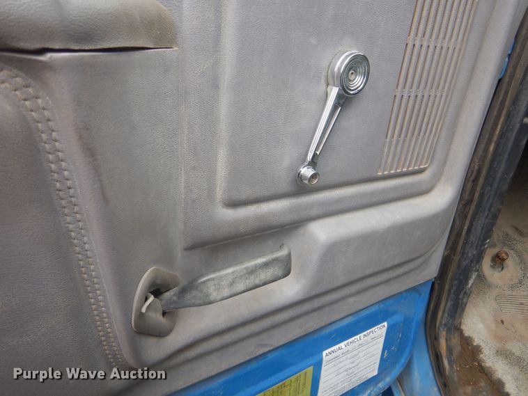 image for item KT9009 1996 Ford F700  dump flatbed truck