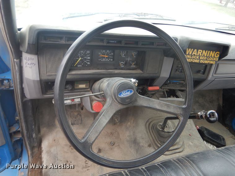 image for item KT9009 1996 Ford F700  dump flatbed truck