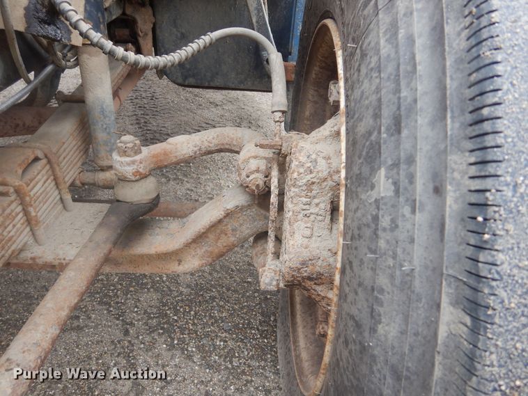 image for item KT9009 1996 Ford F700  dump flatbed truck