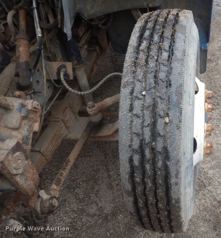 image for item KT9009 1996 Ford F700  dump flatbed truck