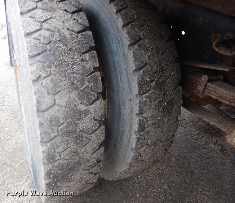 image for item KT9009 1996 Ford F700  dump flatbed truck