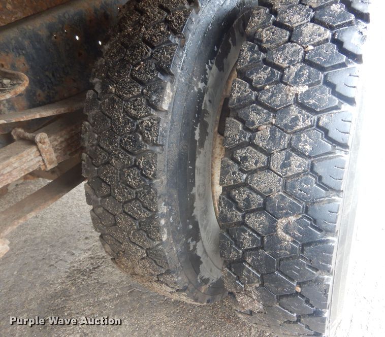 image for item KT9009 1996 Ford F700  dump flatbed truck