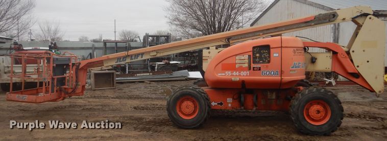 image for item KT9010 1998 JLG 600A  boom lift
