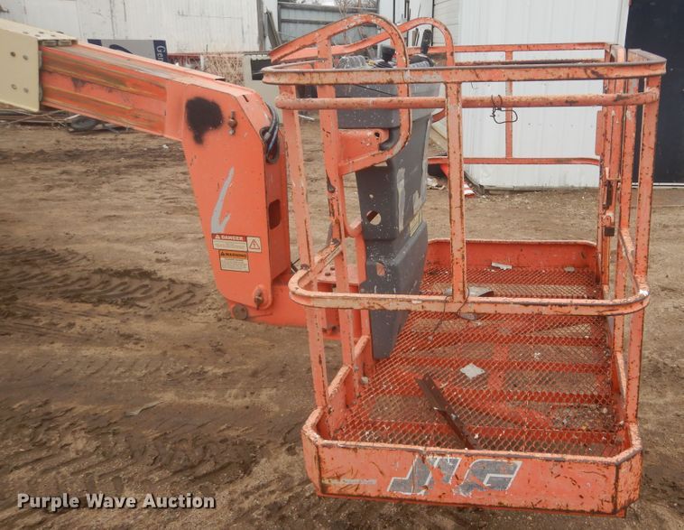 image for item KT9010 1998 JLG 600A  boom lift