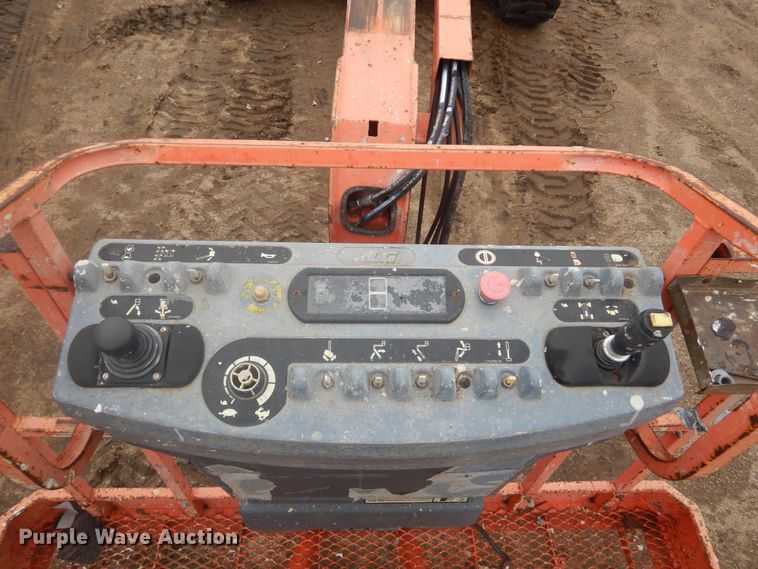 image for item KT9010 1998 JLG 600A  boom lift