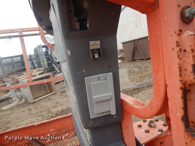 image for item KT9010 1998 JLG 600A  boom lift