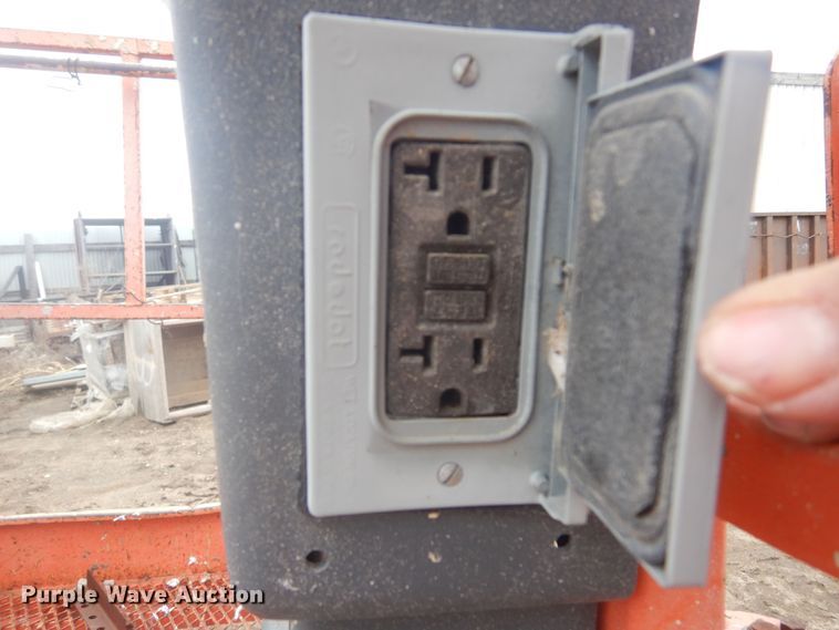 image for item KT9010 1998 JLG 600A  boom lift