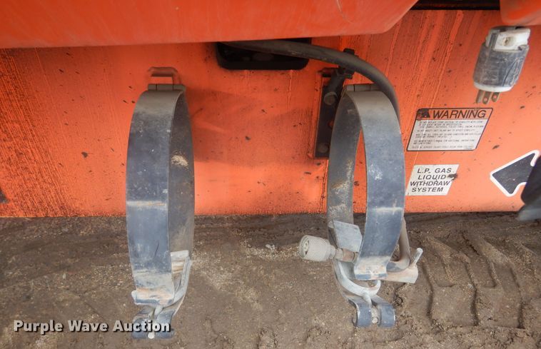 image for item KT9010 1998 JLG 600A  boom lift