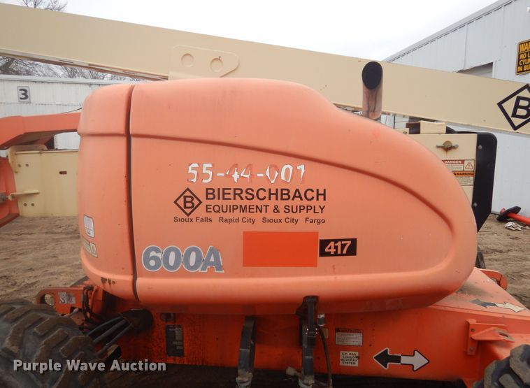 image for item KT9010 1998 JLG 600A  boom lift