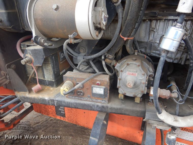 image for item KT9010 1998 JLG 600A  boom lift