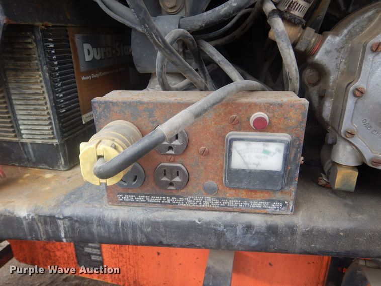 image for item KT9010 1998 JLG 600A  boom lift