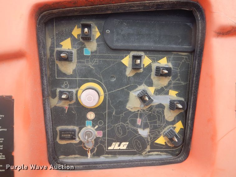 image for item KT9010 1998 JLG 600A  boom lift