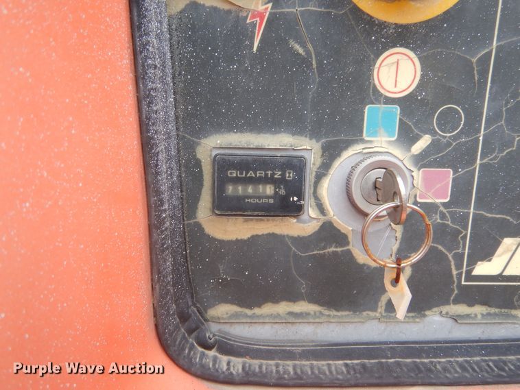 image for item KT9010 1998 JLG 600A  boom lift