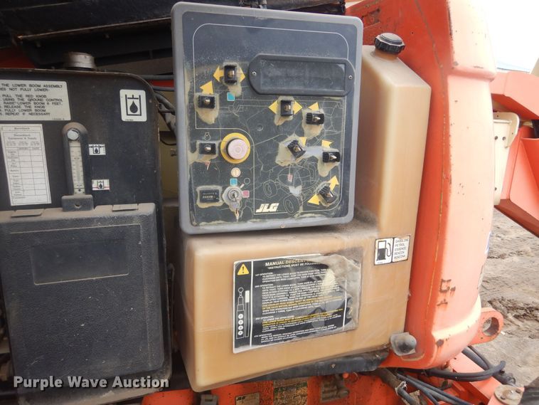 image for item KT9010 1998 JLG 600A  boom lift