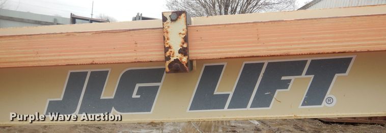 image for item KT9010 1998 JLG 600A  boom lift