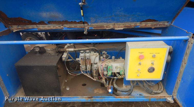 image for item KT9012 2002 Up Right SL30  scissor lift