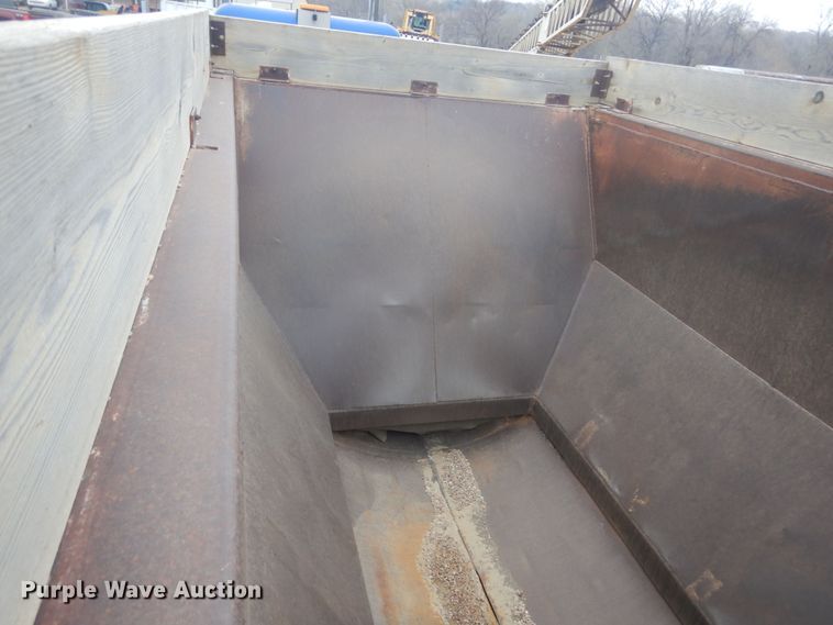 image for item KT9016 1984 Clement  bottom dump trailer