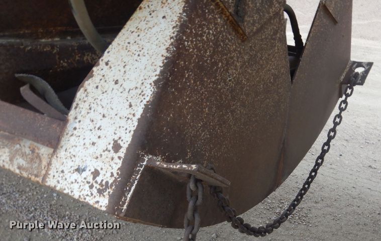 image for item KT9016 1984 Clement  bottom dump trailer