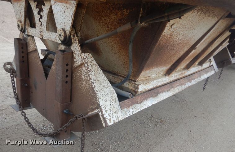 image for item KT9016 1984 Clement  bottom dump trailer