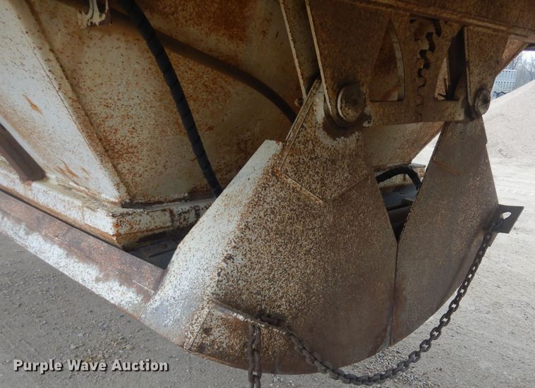 image for item KT9016 1984 Clement  bottom dump trailer