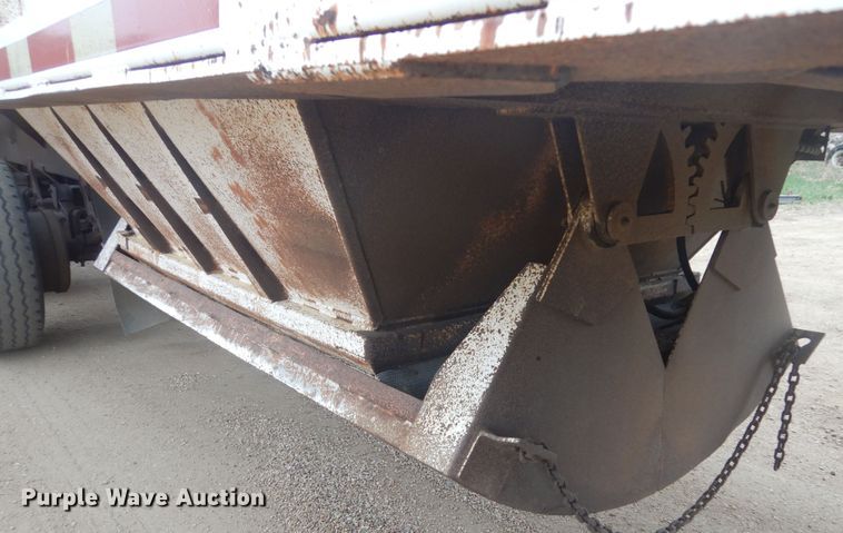 image for item KT9016 1984 Clement  bottom dump trailer