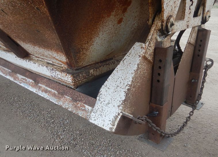 image for item KT9016 1984 Clement  bottom dump trailer