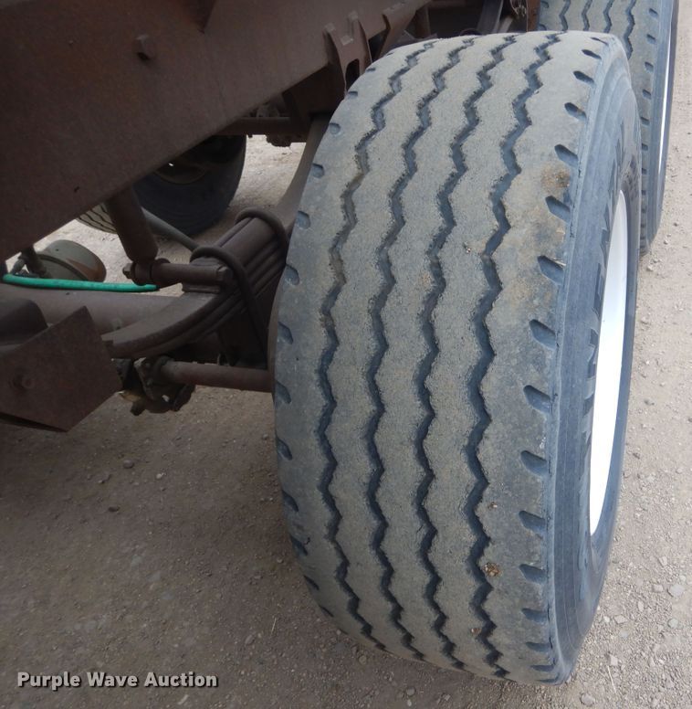 image for item KT9016 1984 Clement  bottom dump trailer