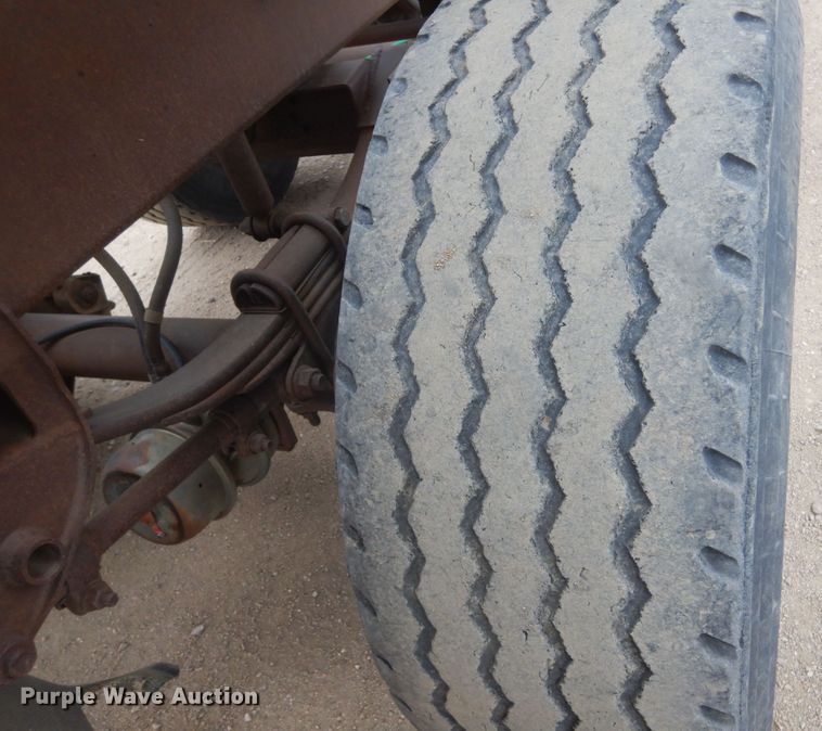 image for item KT9016 1984 Clement  bottom dump trailer