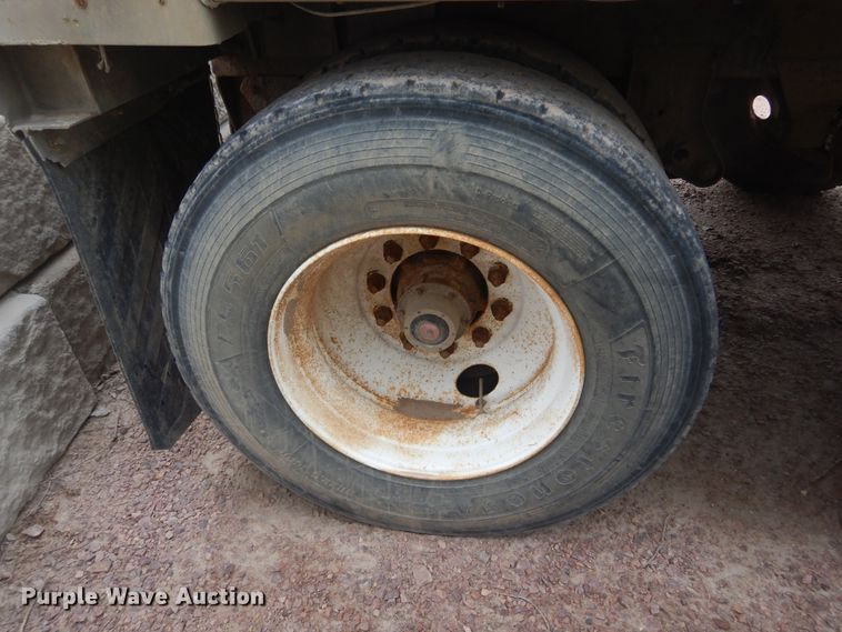 image for item KT9077 1995 Cornhusker 800R  end dump pup trailer