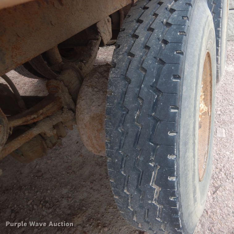 image for item KT9077 1995 Cornhusker 800R  end dump pup trailer