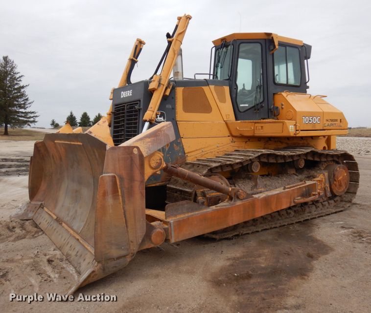 image for item MF9547 2002 John Deere 1050C  dozer